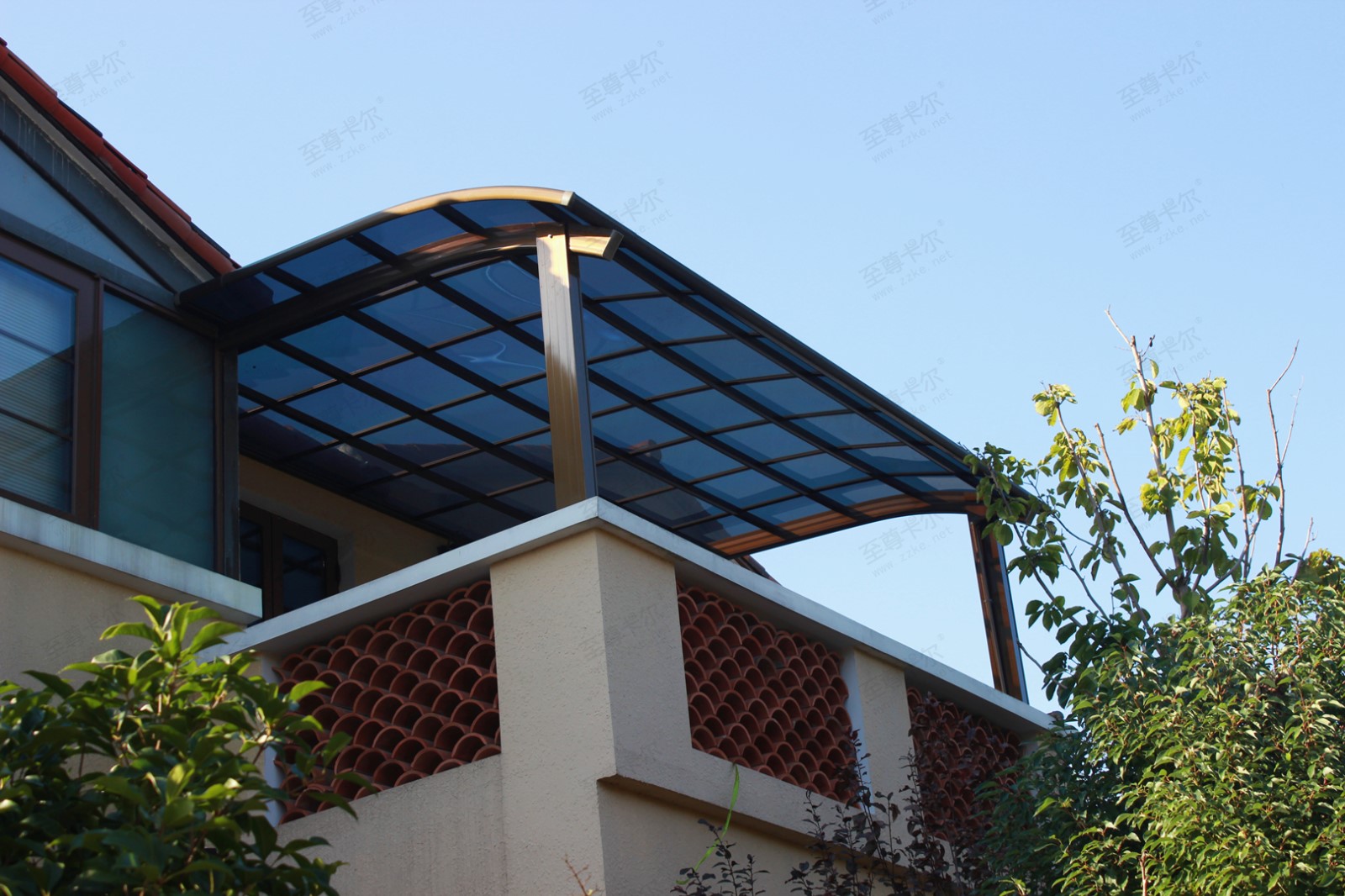 至尊卡爾陽(yáng)臺(tái)雨棚.jpg 至尊卡爾陽(yáng)臺(tái)雨棚.jpg