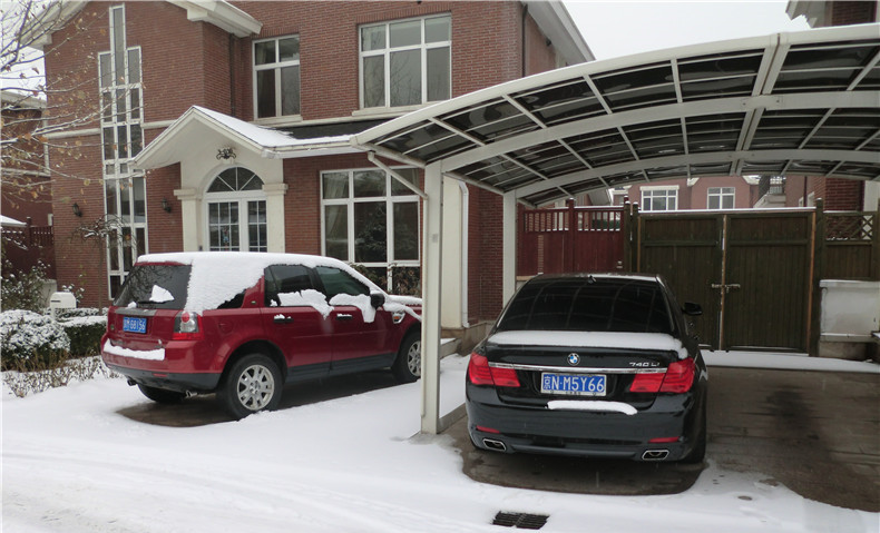 冬天車上滿是積雪，該怎么清理?。?>
                        </div>
                        <div   id=