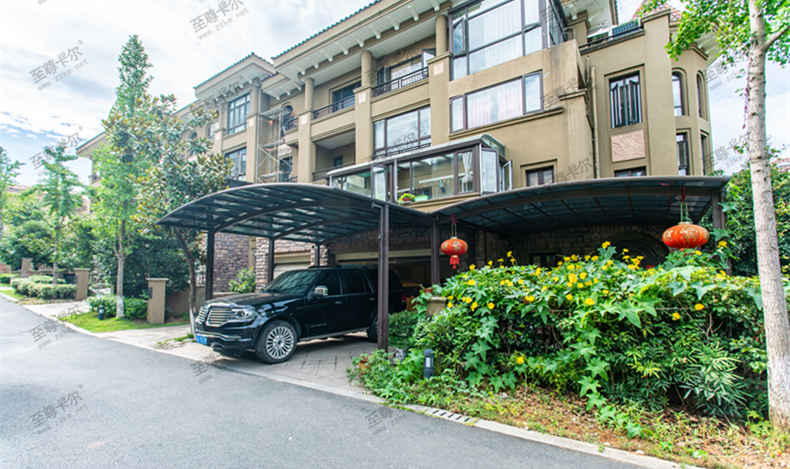 停車棚這樣設(shè)計、既時尚又溫馨