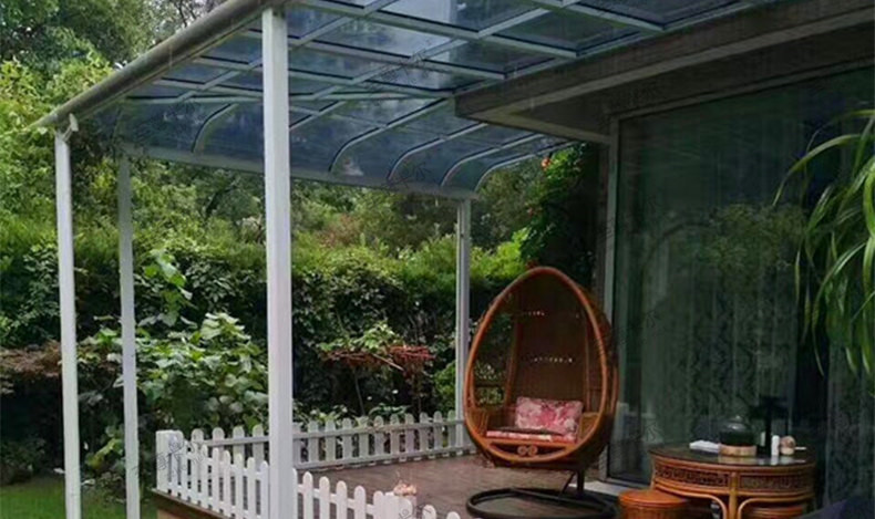 露臺是做陽光房好？還是搭建雨棚好？認(rèn)真看完就知道了