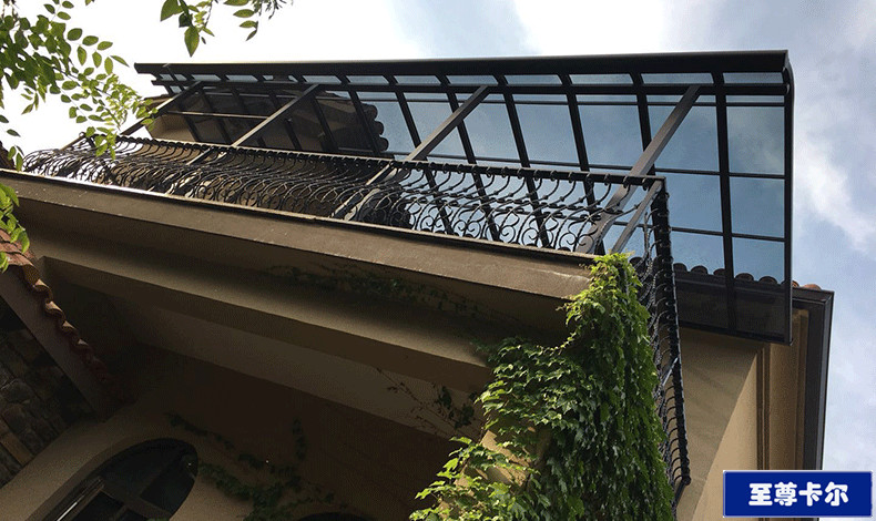 窗戶，陽(yáng)臺(tái)是不是老飄雨？一款帶自動(dòng)排水的耐力板雨棚全搞定