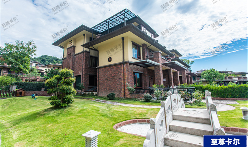 空曠的露臺、搭配至尊卡爾露臺棚效果意想不到！