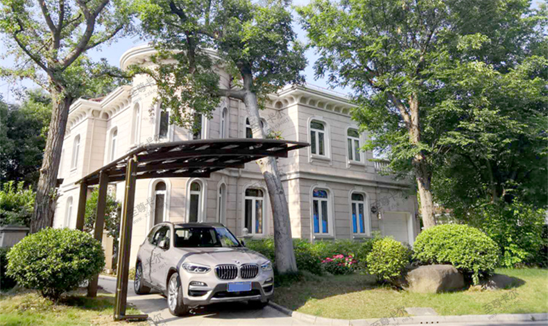 在自家院子弄個(gè)露天車棚,不僅好看還實(shí)用