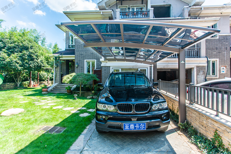 別墅車棚用什么材料，這種新型車棚不僅美觀實用還上檔次