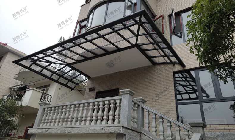 耐力板雨棚的缺點，耐力板雨棚使用壽命多長？