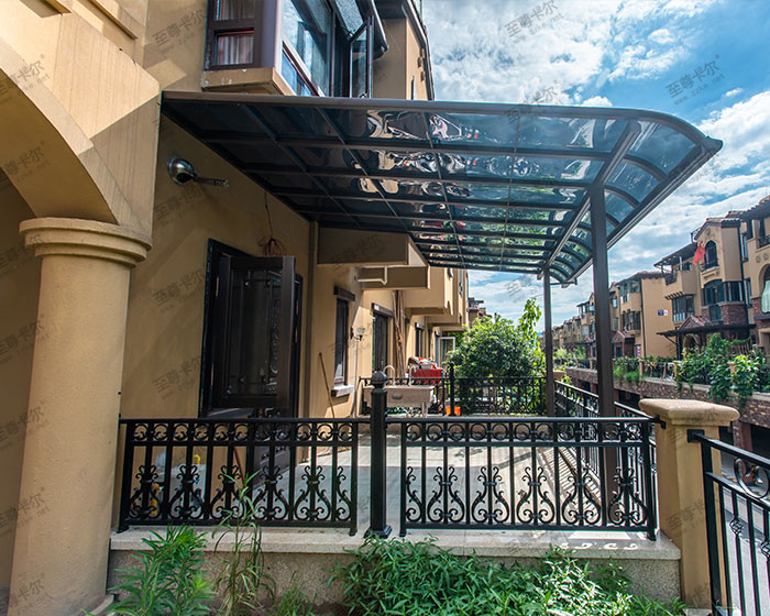 家里裝玻璃雨棚后悔了，網(wǎng)上的玻璃雨棚圖片能相信嗎？