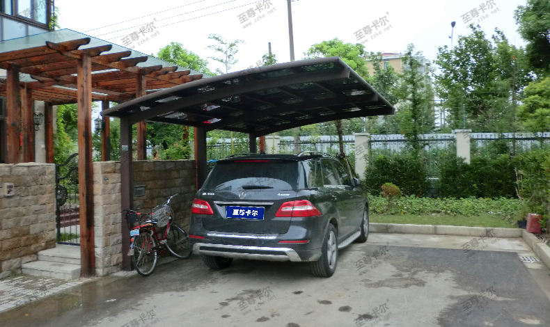 安裝車棚除了膜結構和彩鋼板，用耐力板也是不錯的選擇