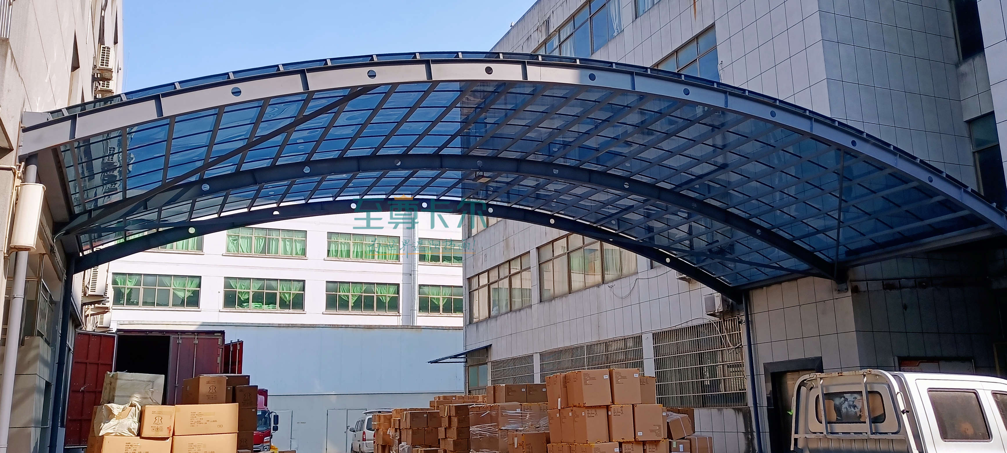 雨天裝卸貨困難，建個雨棚方便多了，看看【浙江金華】公司的案例