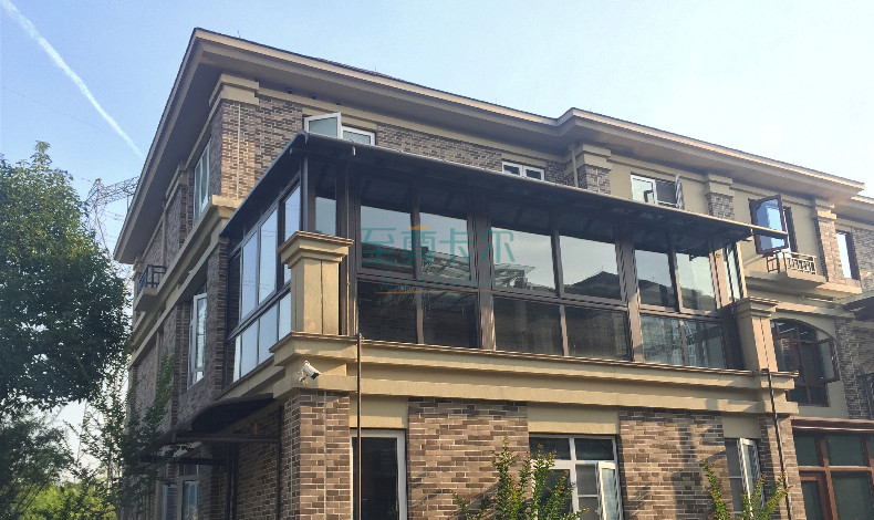 新設(shè)計改造，不用水泥不用磚，露臺建出一個充滿陽光的房間