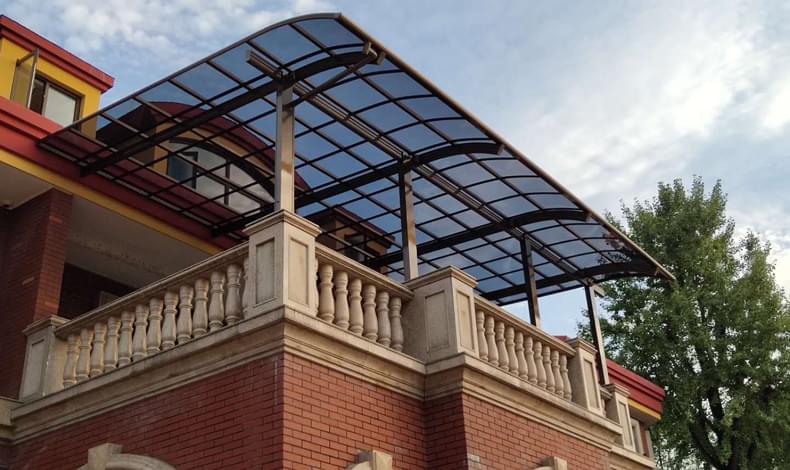 露臺遮雨棚圖片？露臺遮雨棚用什么材料？