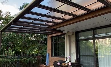 敞開款（雨棚式）