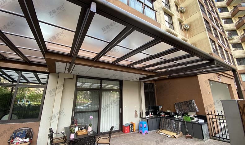 敞開款（雨棚式）